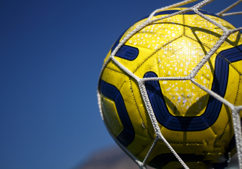 Почему может спускать футбольный мяч? | Интернет-магазин мячей биржевые-записки.рф