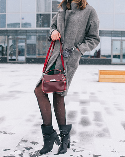 С чем носить красную сумку: подбор гардероба для создания стильного образа