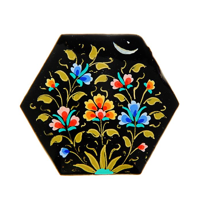 Магнит сувенирный шестиугольный, черный с цветочками, 5 см