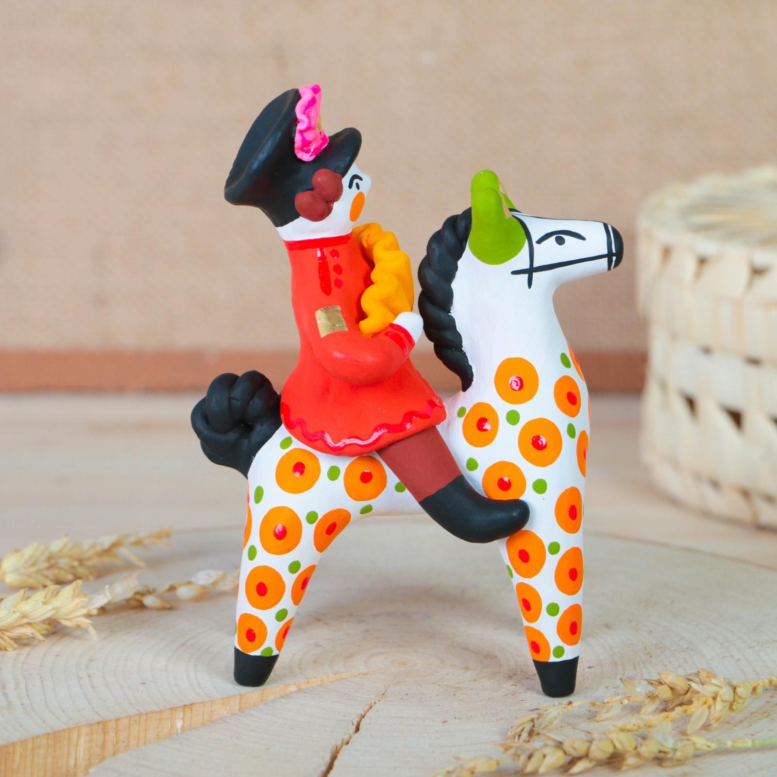 Дымковская глиняная игрушка конь