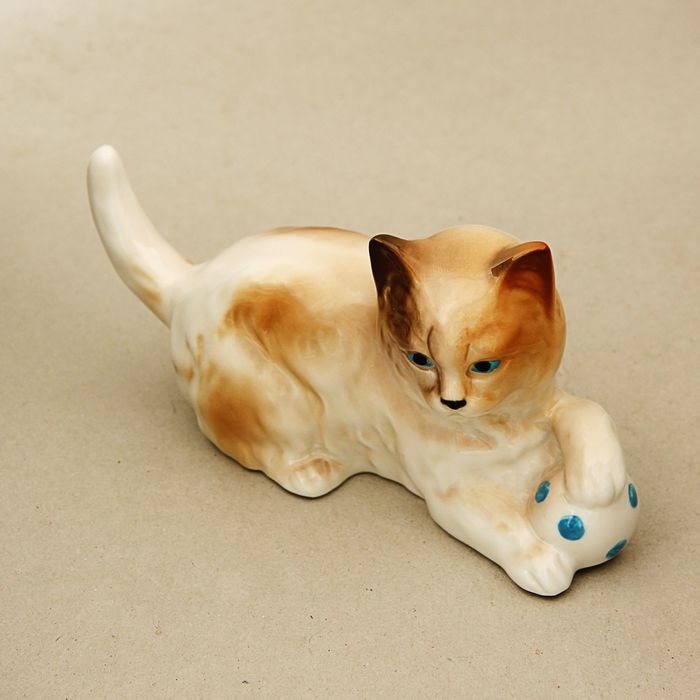 цеховой кот. заводи котенка. кот на заводе. заводи котенка. кошки.