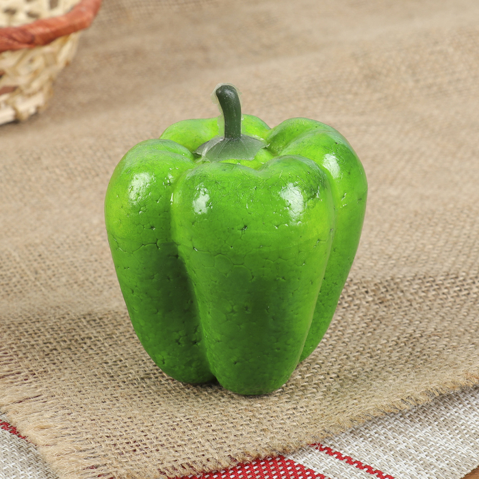 Перец зеленого цвета. Перец зеленый. Перец зелёный болгарский. Искусственный перец. Муляж перец зеленый.