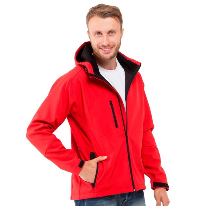 Красная куртка с капюшоном