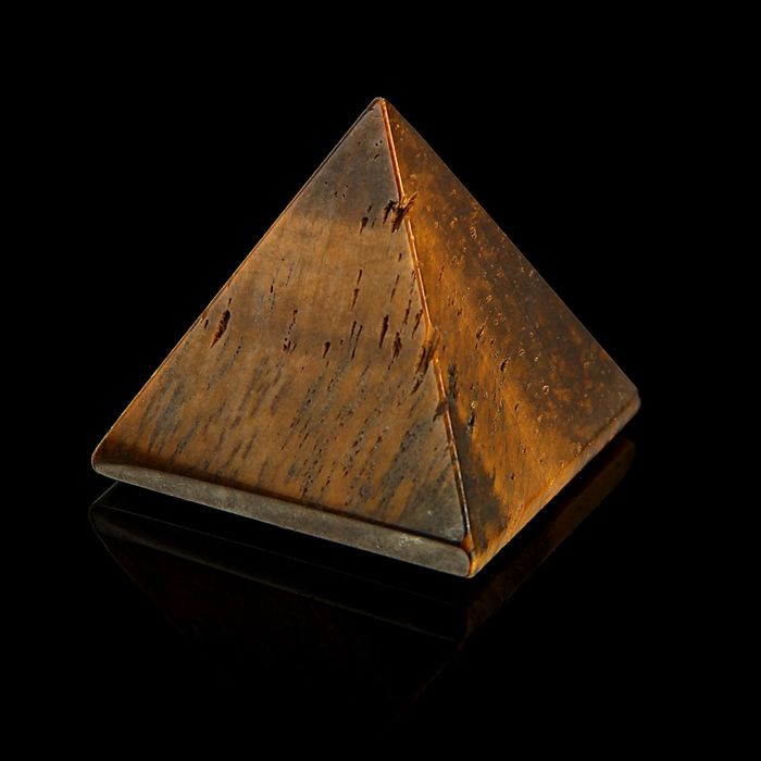 Пирамида из камня. Чёрный петерсит от 38х33мм/80г: коробка