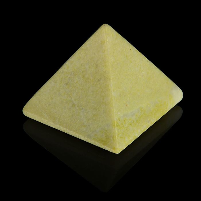Пирамида из камня. Оливковый жадеит от 38х33мм/80г: коробка