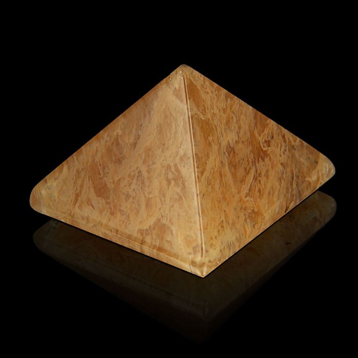Пирамида из камня. Дымчатый кварц от 28х19мм/20г: коробка