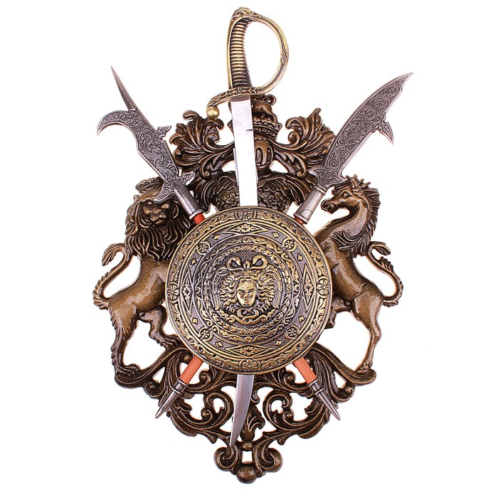 Сувенирное оружие «Геральдика» с изображением медузы Горгоны, сабля и две алебарды