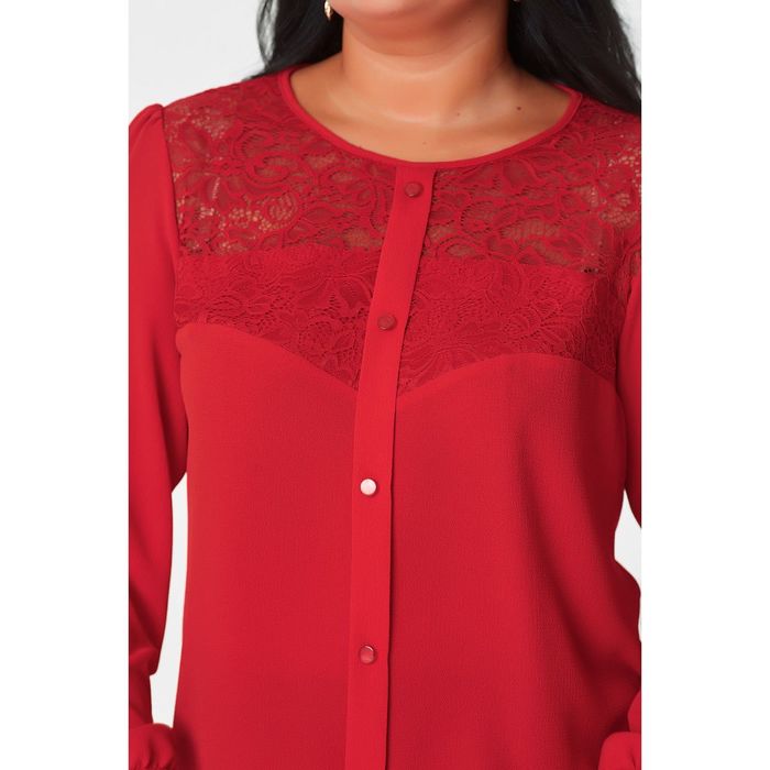 Планка на блузке. Блузка женская красного цвета. Блузка женская с планкой. Планки на блузку. Блузка женская 52 размер.