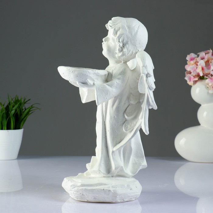 Ангел с изящной фигурой, держащий чашу: приносит в вашу жизнь благородство и великолепие