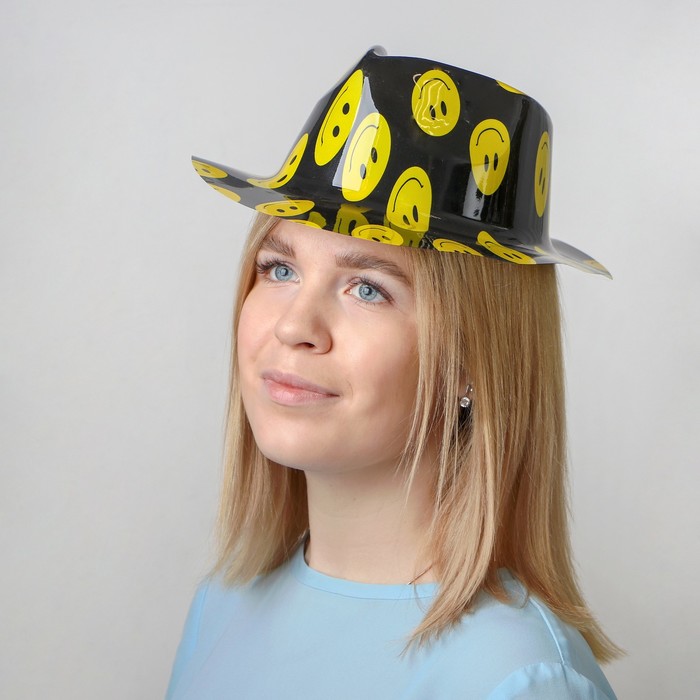 Карнавальная шляпа "Смайл" с выемкой. В наборе 1 цвет, цвета МИКС