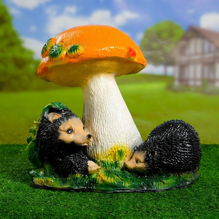 Садовая фигура "Семья ежей под грибом" оранжевая шляпка