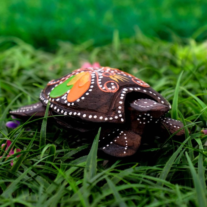 Turtle x. Черепаха деревянная из Индонезии. Лягушка черепаха. Черепаха 10 см. Фигурки черепашек из дерева.