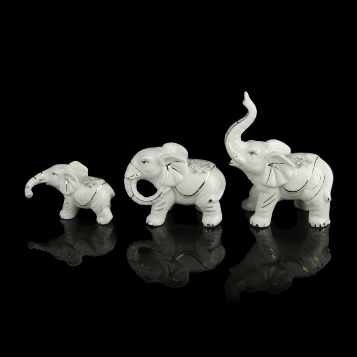 Семь слоников. Набор слоников. Набор фарфоровых слоников. Фарфоровые статуэтки 7 слоников. Керамические слоны.