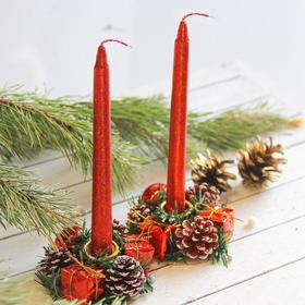 Набор свечей с подсвечником "Красные шишки и подарки" (набор 4 шт) 4*13*17 см в Донецке