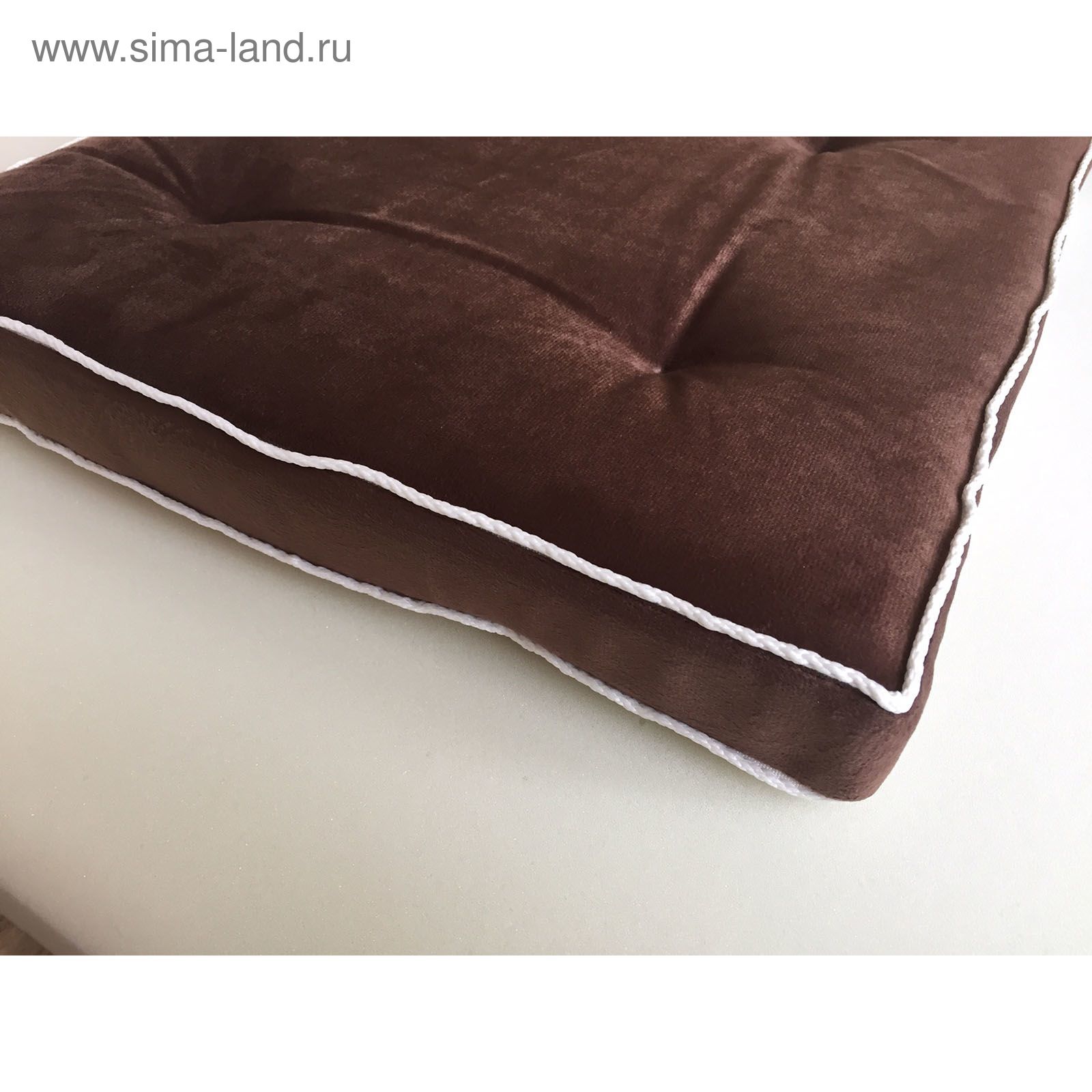 Велюровая коричневая подушка