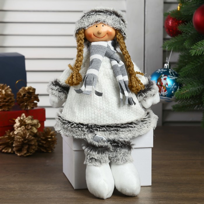 Кукла интерьерная "Девочка в белом платье и полосатом шарфике" 46 см - фото 79056578