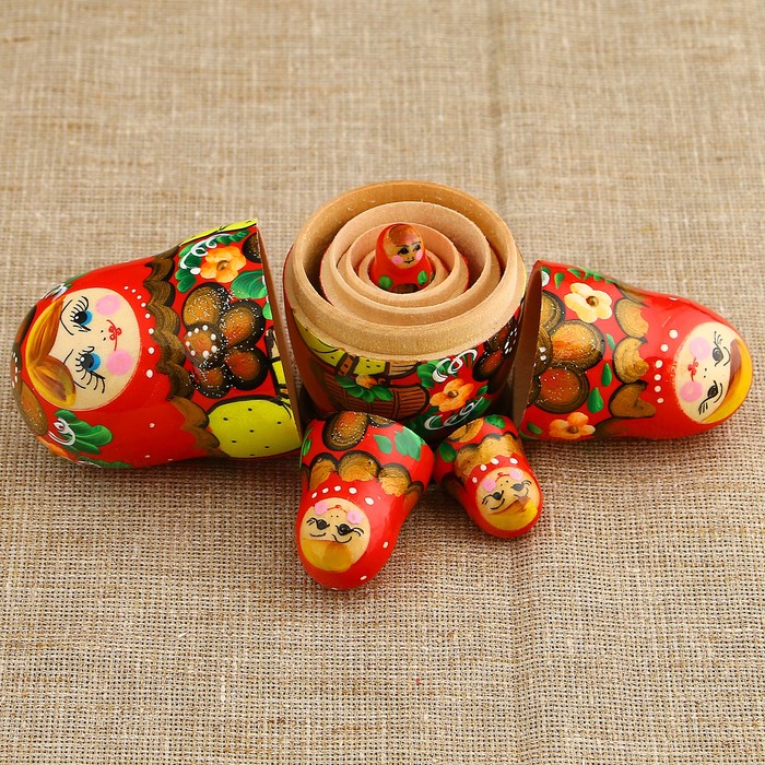 Матрёшка «Золотая корзинка», красный платок, 5 кукольная, 10,5 см