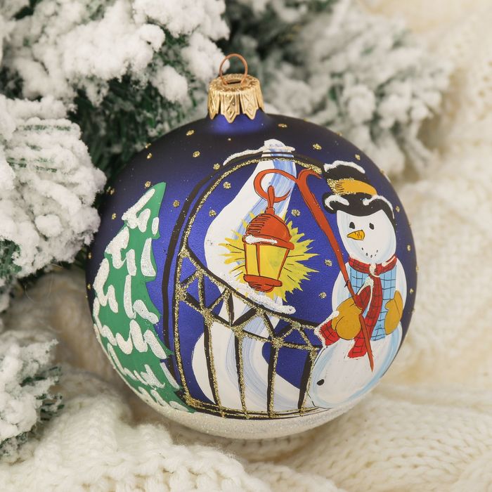 Шар снеговик. Елочный шар Снеговичок с1425. Новогодний шарик Снеговик. Снеговик на шарике елочном. Елочный шар Снеговик с фонариком.