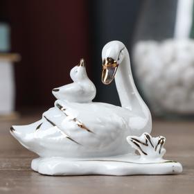 The figurine "Swan with baby"