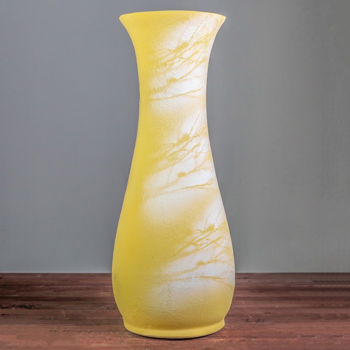 Желтая ваза в интерьере