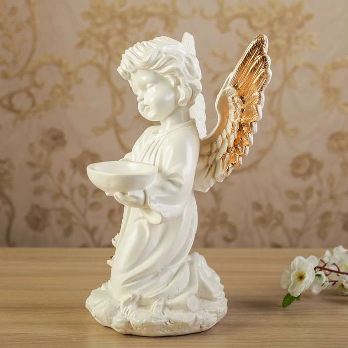 Фигура ангела дома - нежный проводник между миром Вечности и пространством повседневности, приносящий благодать и умиротворение
