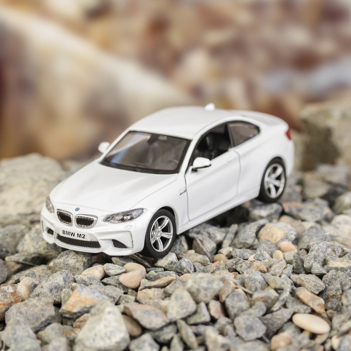 Машина металлическая BMW M2 COUPE with Strip, масштаб 1:32, инерционная, 2 цвета МИКС