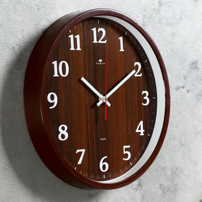 Часы настенные коричневые