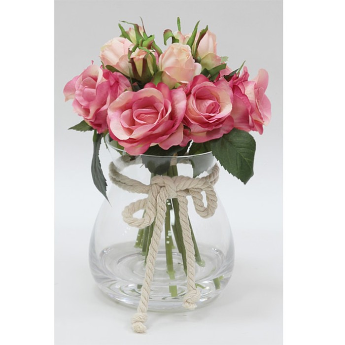 Что положить в вазу с розами. Ваза с цветами. Вазы для роз. Цветы в прозрачной вазе. Стеклянная ваза с цветами.