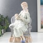 Сувенир керамика "Мама с ребёнком в кресле" 25,5х15,5х13,5 см - фото 1343088