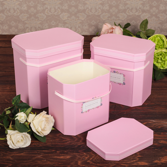 коробка 30х30х30 белая. коробка 3 кг. коробка для цветов 15,5 х13 см прованс картон бабочки сиреневая. обертывание листовой ламинарией. 1 шт.