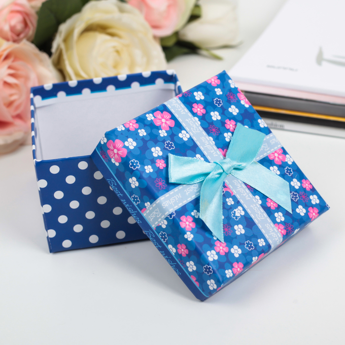 Девять подарков. Упаковка подарка в синих тонах. Подарочная коробка 9х9 см. Подарок синяя коробка. Коробка подарочная 9 на 9.