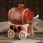 Бочка для пива, 4 л, на телеге, 6 рюмок в наборе, коричневая Бочка для пива, 4 л, на телеге, 6 рюмок в наборе, коричневая