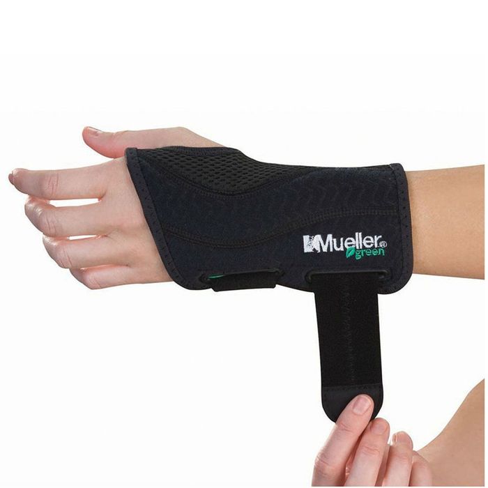 Фиксатор запястья левый MUELLER 86272ML GREEN FITTED WRIST BRACE LEFT S/M