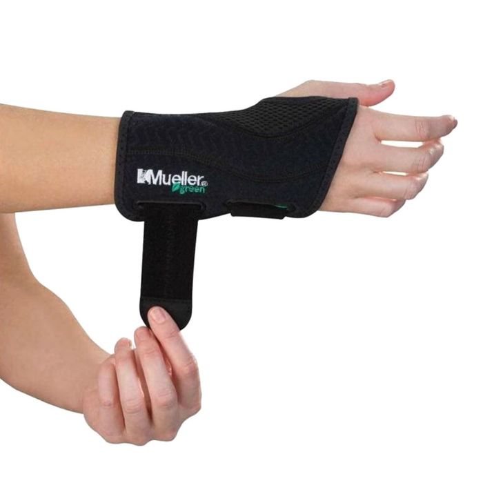 Фиксатор запястья правый MUELLER 86273ML GREEN FITTED WRIST BRACE RIGHT L/XL