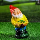 Садовая фигура "Гном-садовник" жёлтый кафтан Садовая фигура "Гном-садовник" жёлтый кафтан