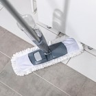 Швабра с распылителем, насадка из микрофибры 39х9х125 см, окрашенная ручка Швабра с распылителем, насадка из микрофибры 39х9х125 см, окрашенная ручка
