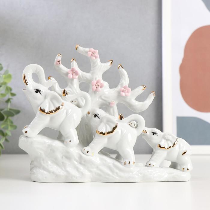 Сувенир керамика "Три слона под деревом" белые 15,5х20х7,5 см - фото 916936