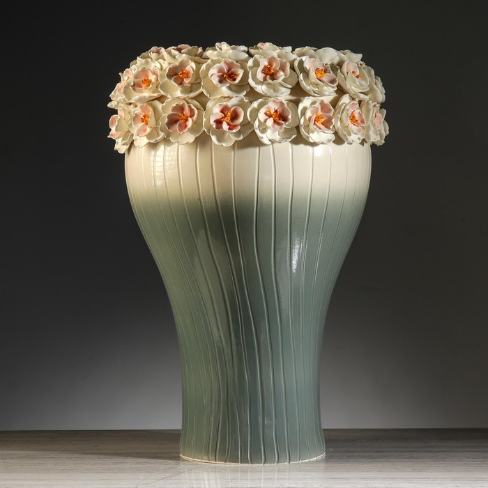 Купить вазу каменск уральский. Ваза 48см керамика. Вазы Лауры Донфер. Большая белая ваза.