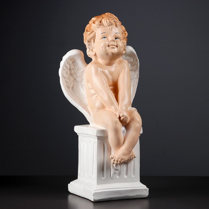 Шедевральное изображение сидящего ангела в великолепной форме