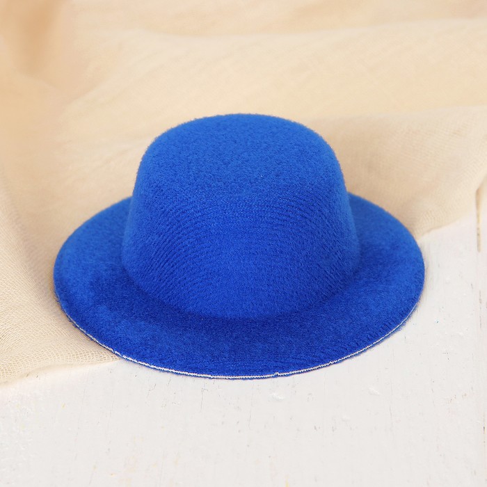 Мел показал шляпу. Синяя фетровая шляпа. Шляпа игрушечная. Шляпки для игрушек. Игрушка шлёпы.