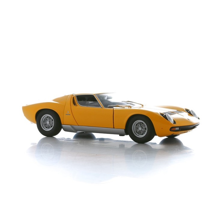 Коллекционная модель машины Lamborghini Miura, масштаб 1:18