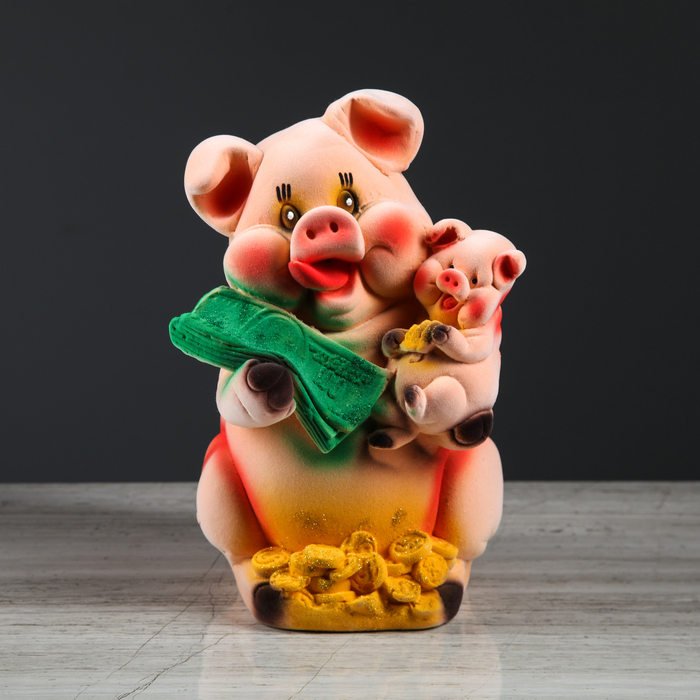 год свиньи. розовая свинья копилка.