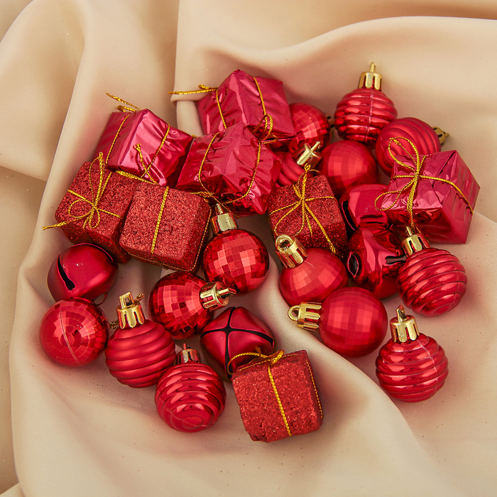 Формы подарков. Набор ёлочных украшений. Красный набор украшений. Набор елочных шаров 26 штук. Набор красных новогодних украшений.