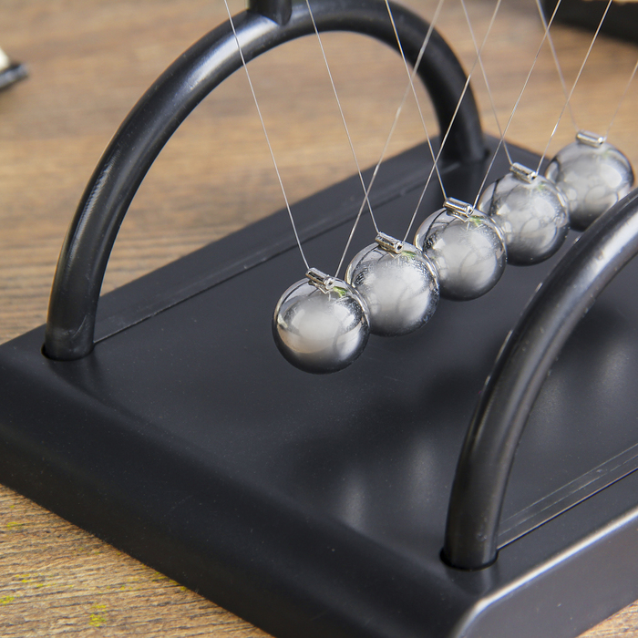 Маятник "Качель" чёрный 11,4х13,5х13,5 см - фото 798104390