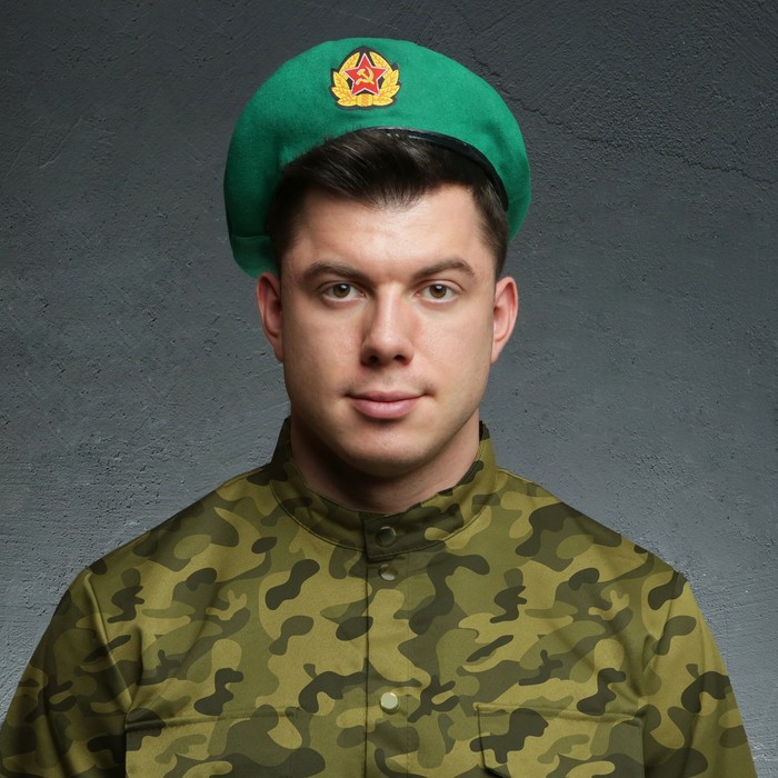 Берет пограничника, флаг "На страже Родины"