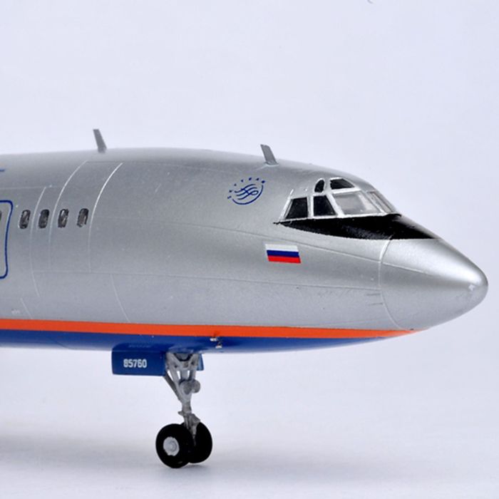 Сборная модель "Пассажирский самолёт Ту-154М"