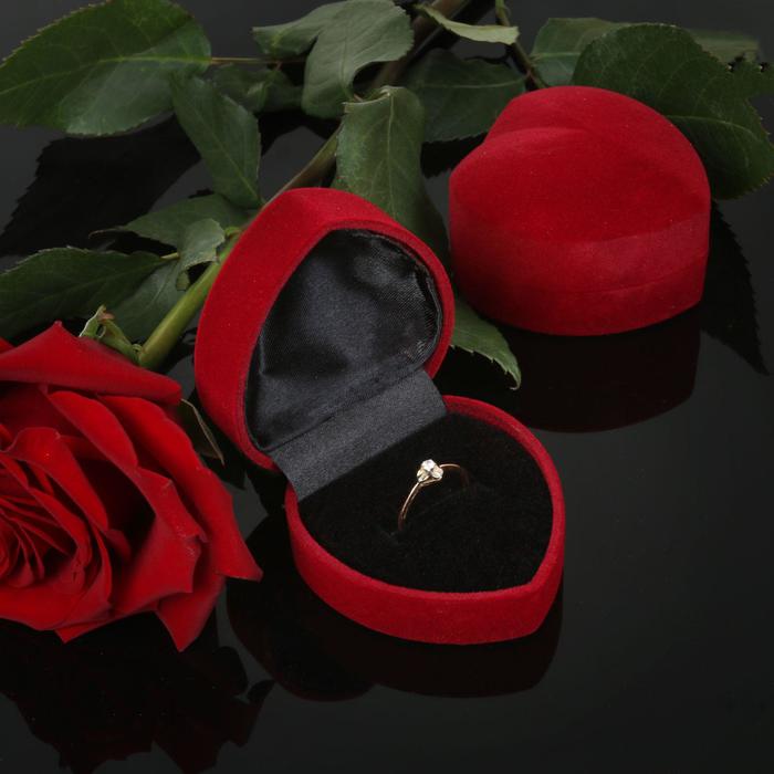 Футляр под кольцо, в форме сердца, 6*6,5*4, цвет красный, вставка черная