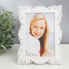 Plastic photo frame 10x15cm "Small flowers" white 18х13 cm Plastic photo frame 10x15cm "Small flowers" white 18х13 cm