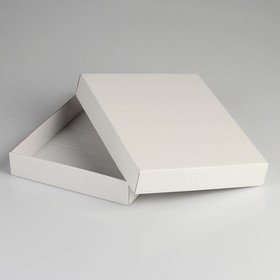 Коробка сборная без печати , крышка-дно белая без окна 26 х 21,5 х 4 см