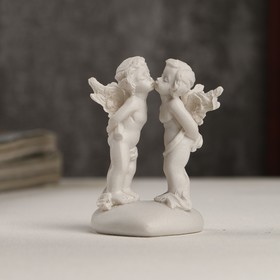 Сувенир полистоун "Белоснежные ангелы - первый поцелуй" 6,2х4х3,6 см в Донецке